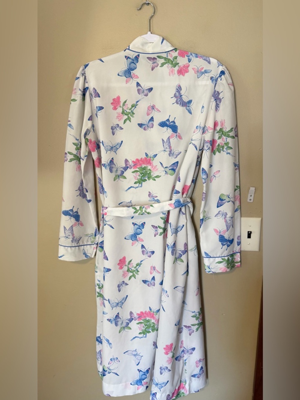 Vintage Barbara Winters For Periphery Floral and Butterfly Pattern Robe - Picture 6 of 6